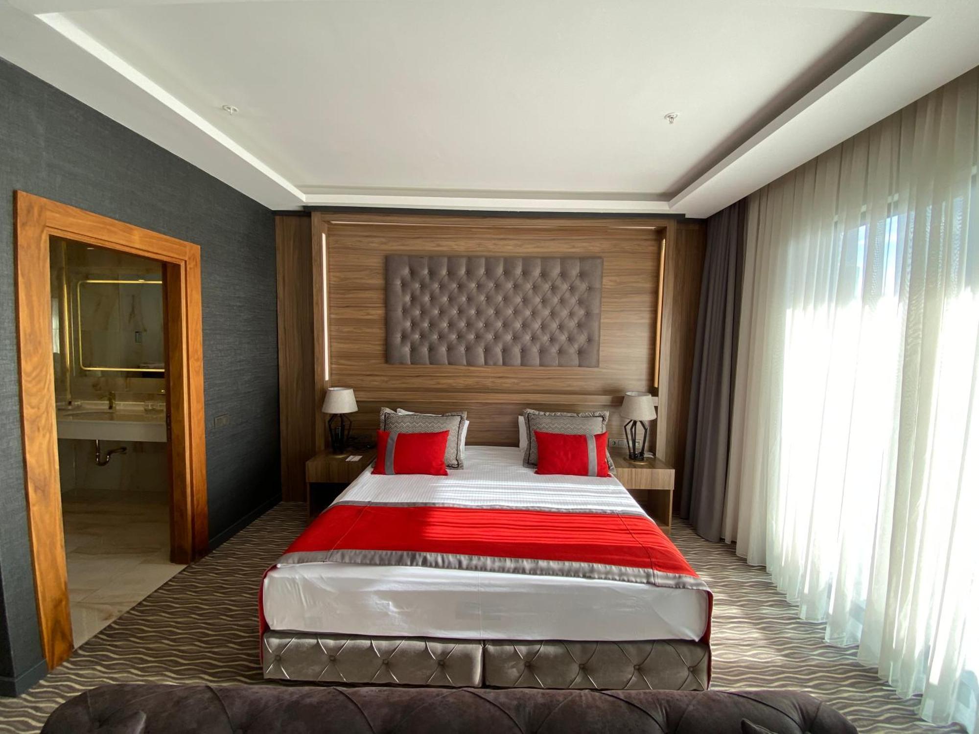 Ramada By Wyndham Nigde Hotel Екстериор снимка