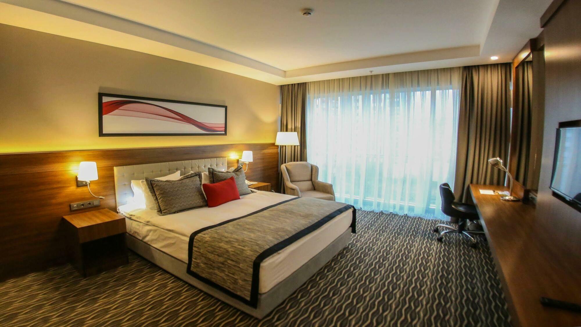 Ramada By Wyndham Nigde Hotel Екстериор снимка