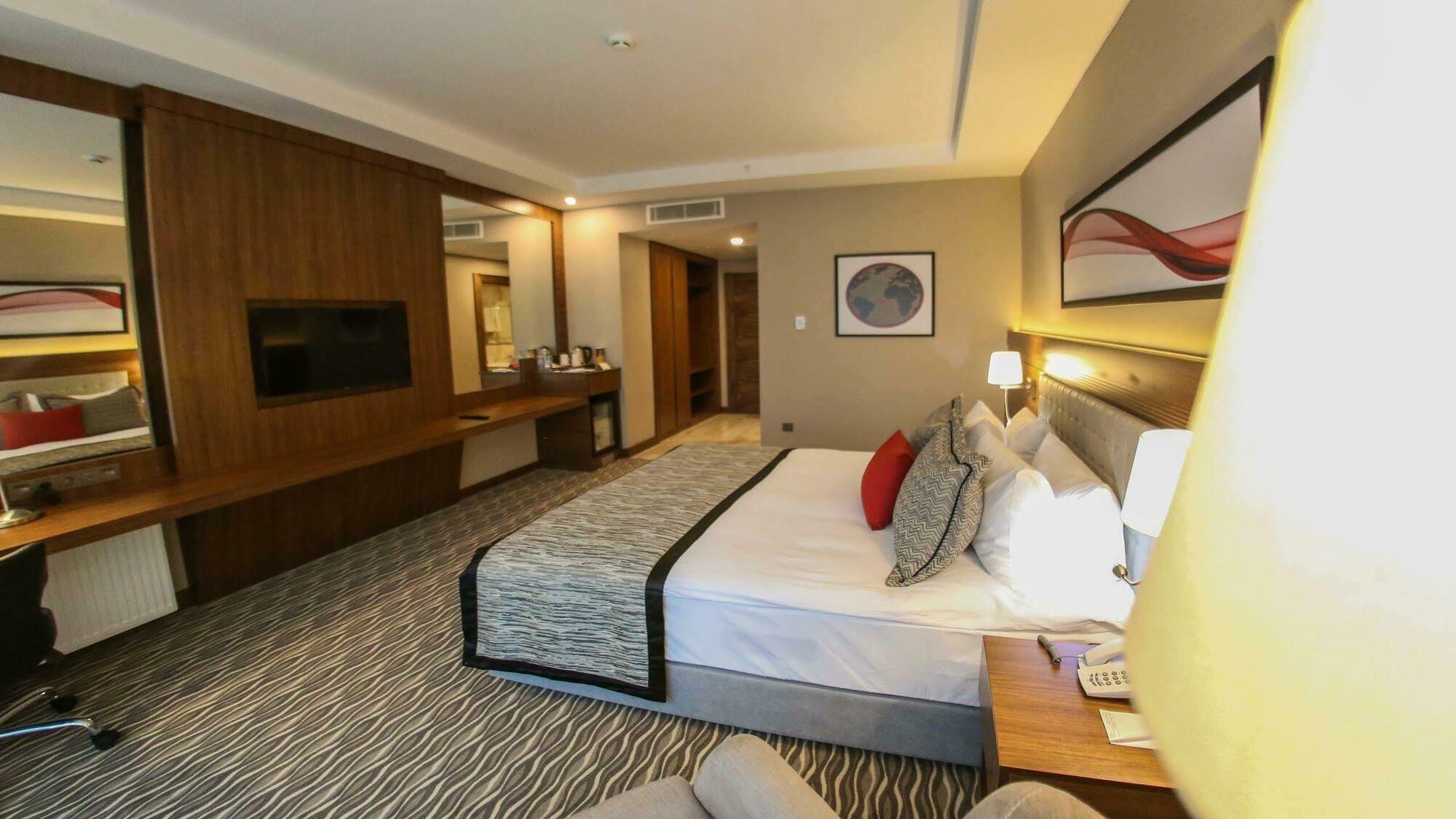 Ramada By Wyndham Nigde Hotel Екстериор снимка
