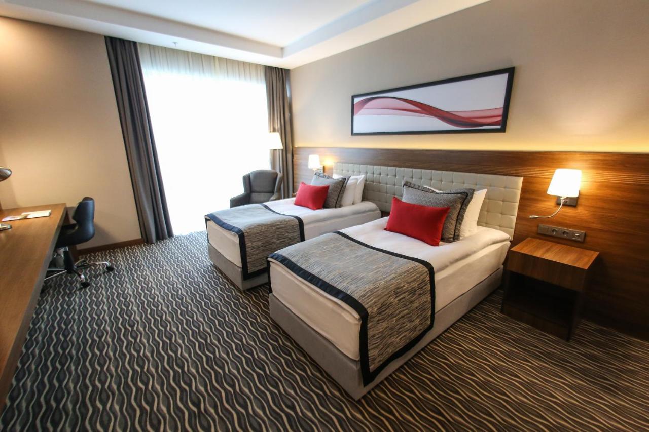 Ramada By Wyndham Nigde Hotel Екстериор снимка
